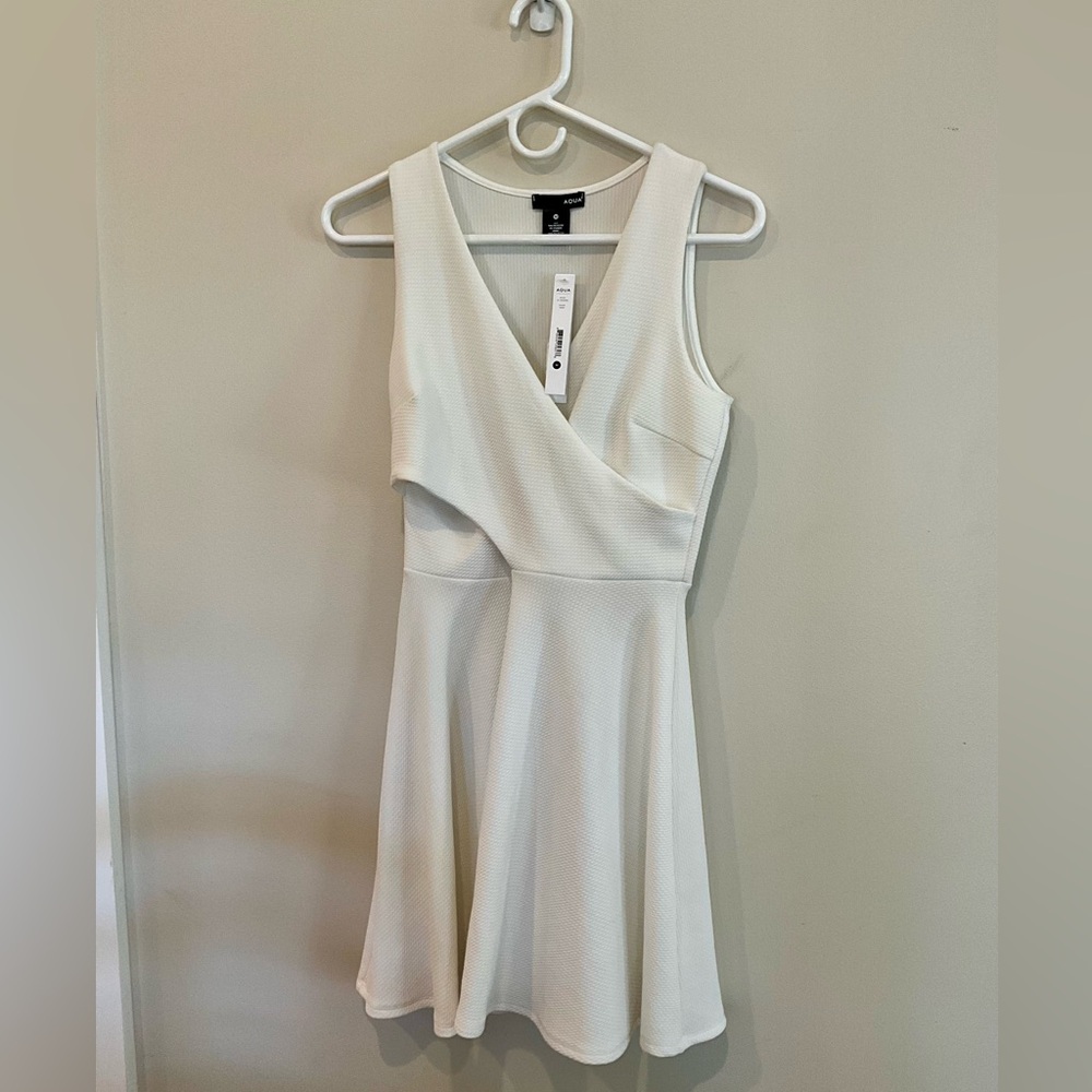 AQUA White Textured Wrap Front Fit & Flare Dress – Size M – NWT